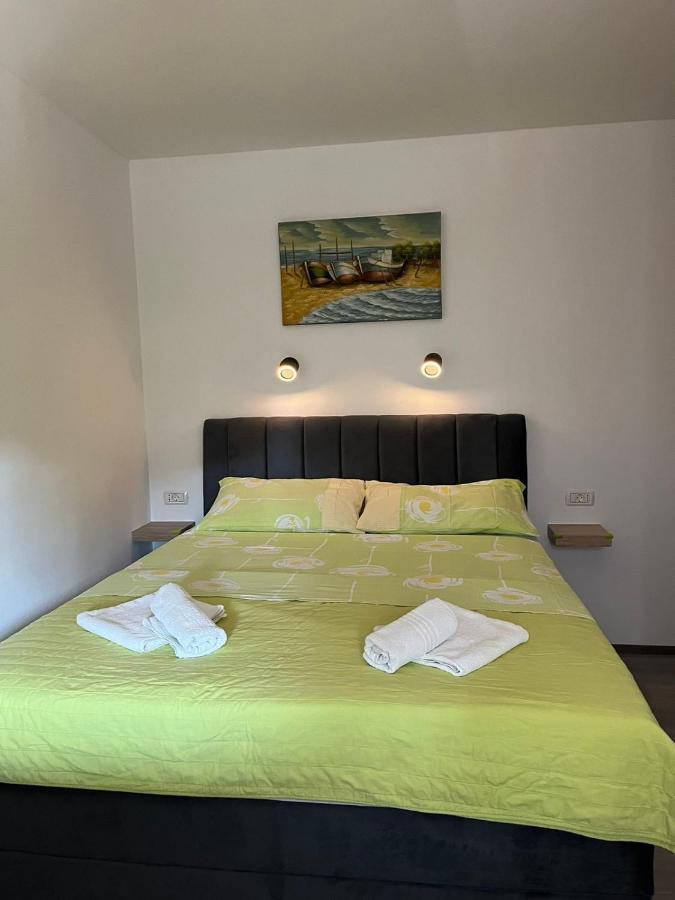 Apartments Vuceric Перой Экстерьер фото