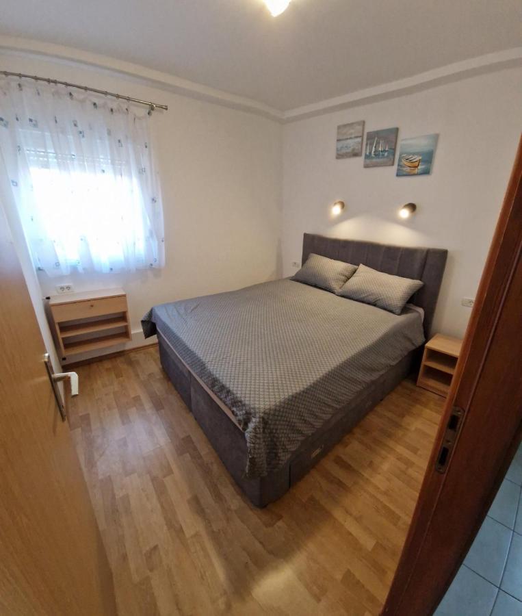 Apartments Vuceric Перой Экстерьер фото