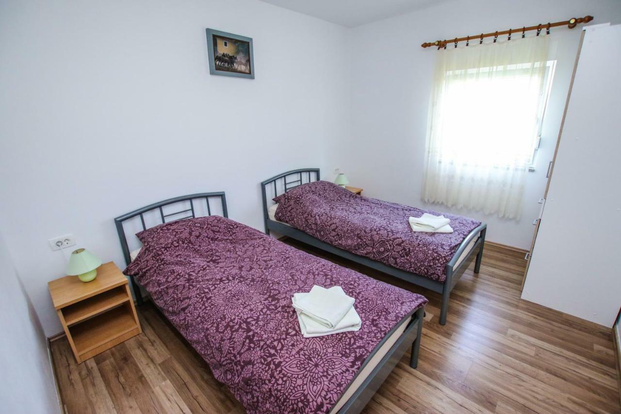 Apartments Vuceric Перой Экстерьер фото