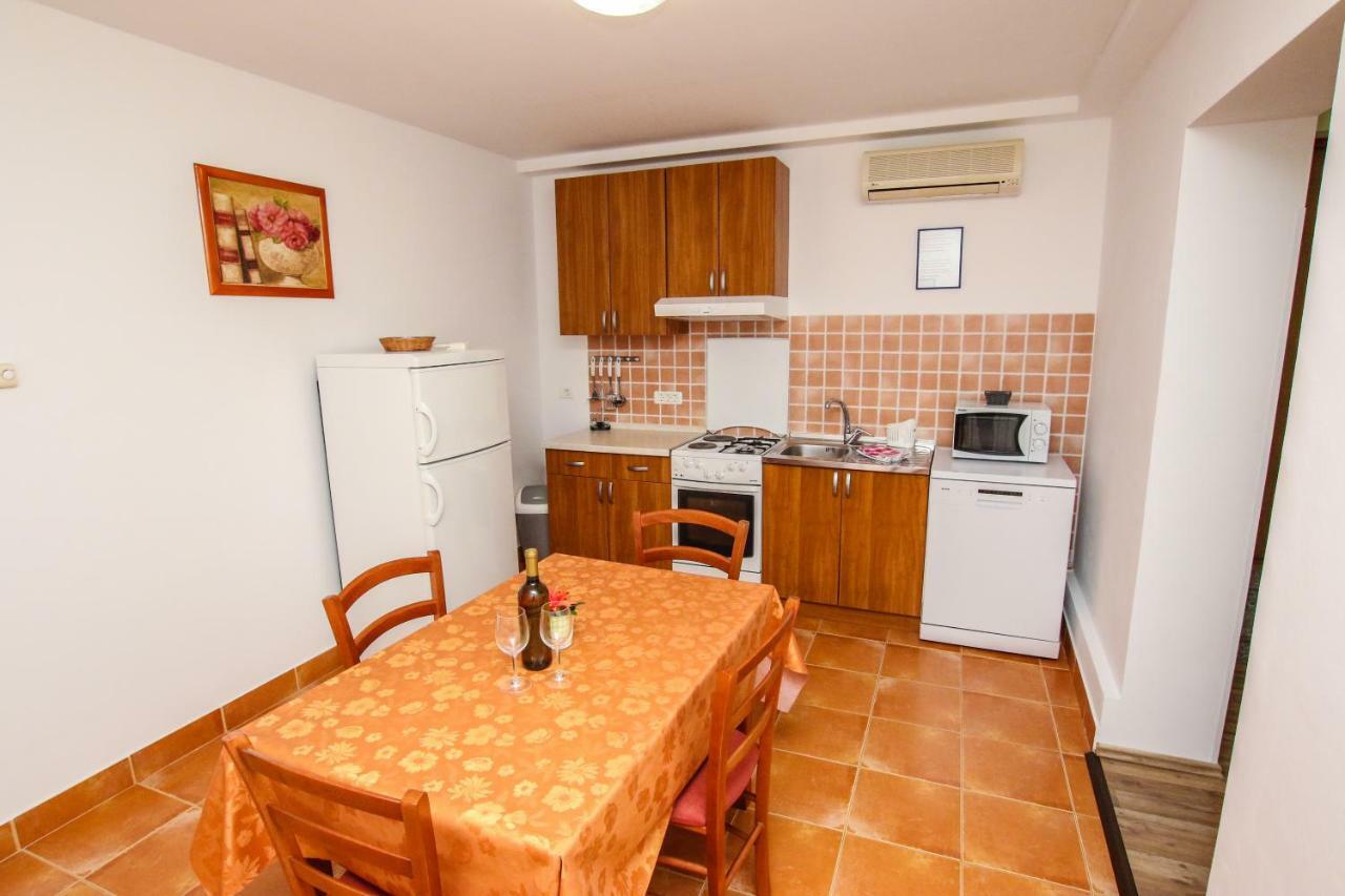 Apartments Vuceric Перой Экстерьер фото