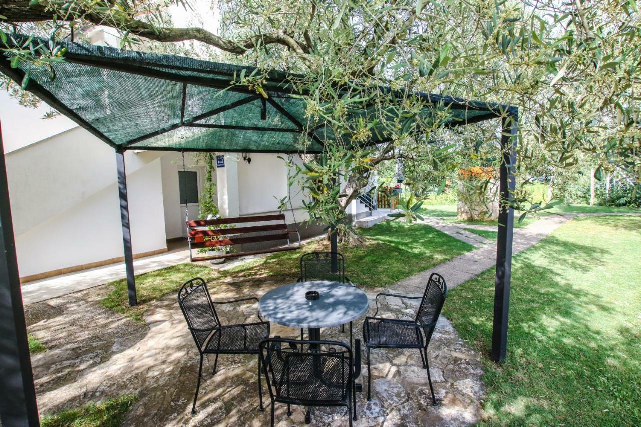 Apartments Vuceric Перой Экстерьер фото
