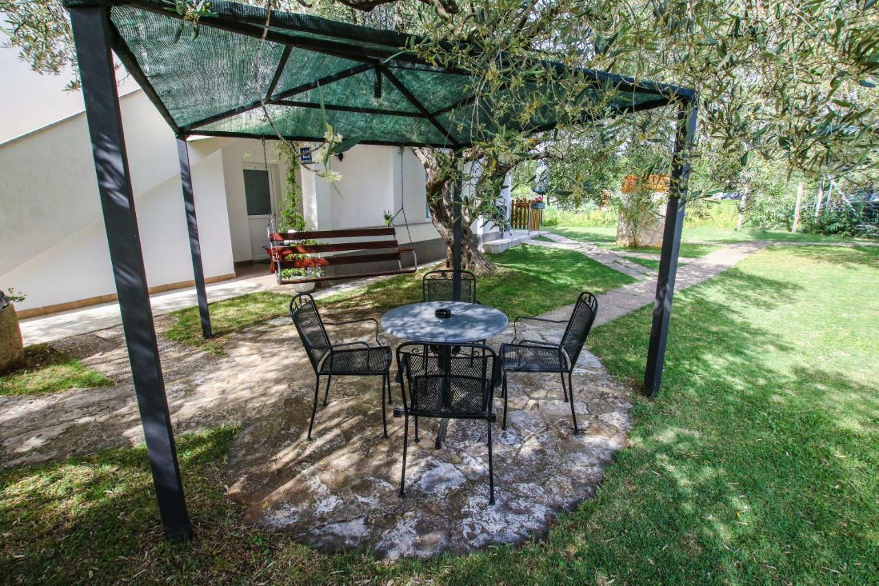 Apartments Vuceric Перой Экстерьер фото