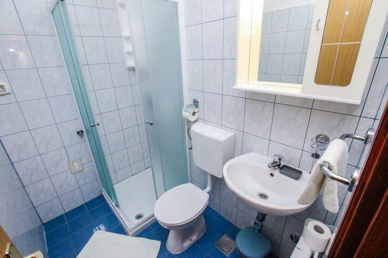 Apartments Vuceric Перой Экстерьер фото