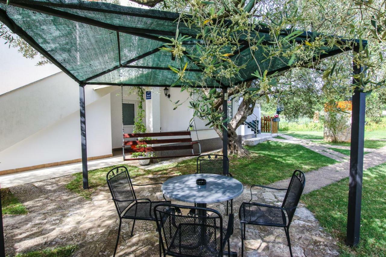 Apartments Vuceric Перой Экстерьер фото