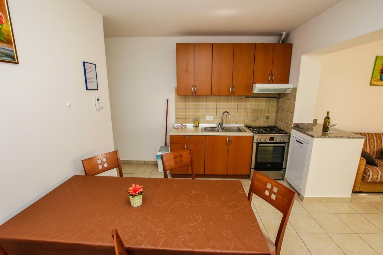 Apartments Vuceric Перой Экстерьер фото