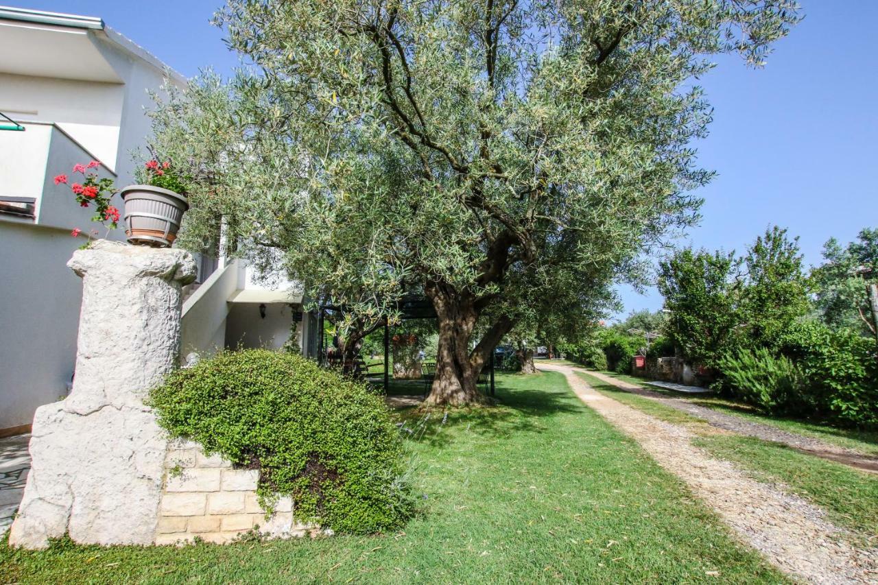 Apartments Vuceric Перой Экстерьер фото
