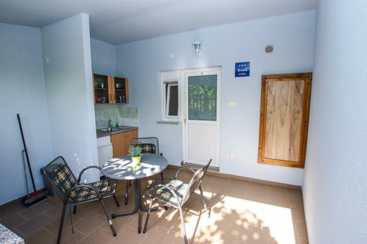 Apartments Vuceric Перой Экстерьер фото