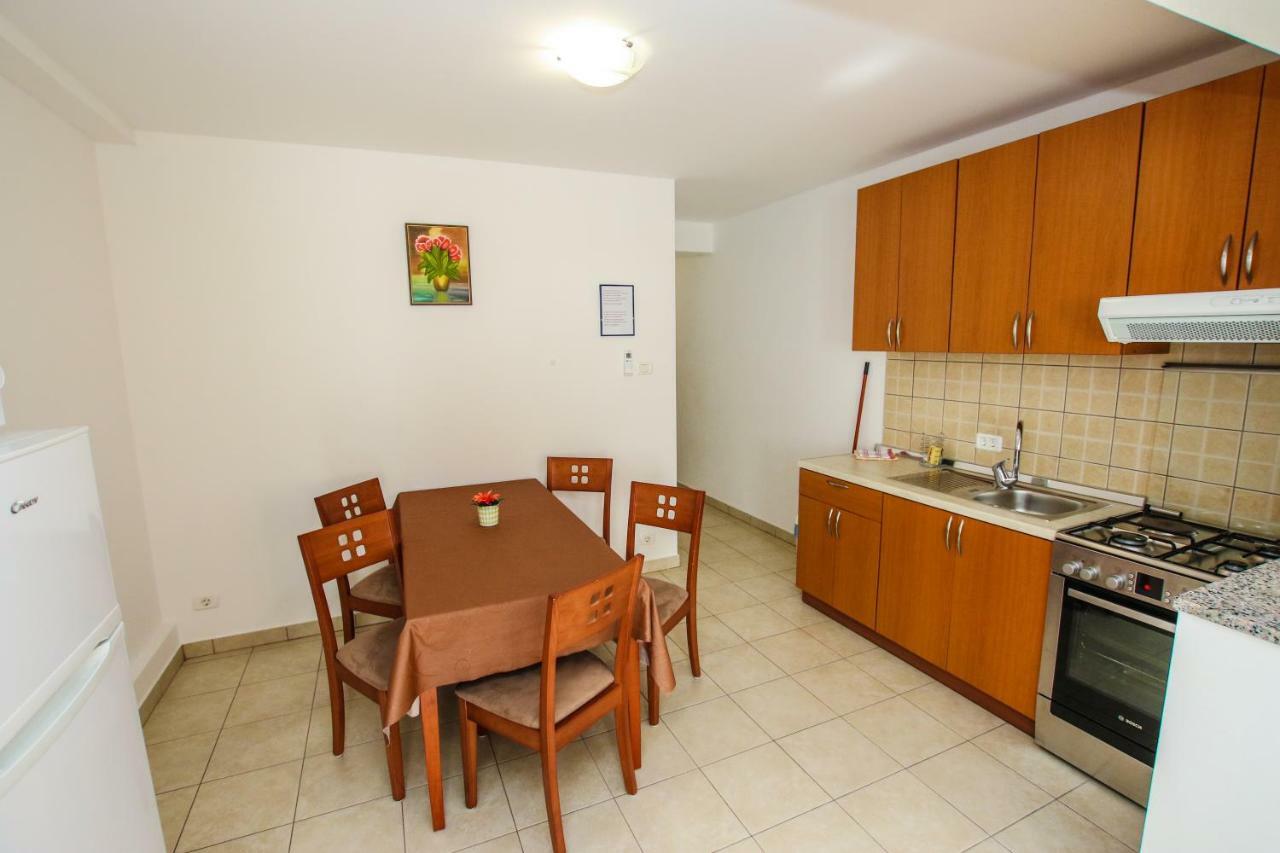 Apartments Vuceric Перой Экстерьер фото
