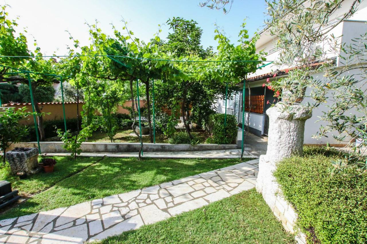 Apartments Vuceric Перой Экстерьер фото